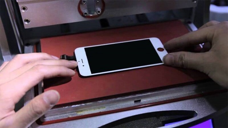 Ép kính iphone chuyên nghiệp tại Điện thoại Gia Phát