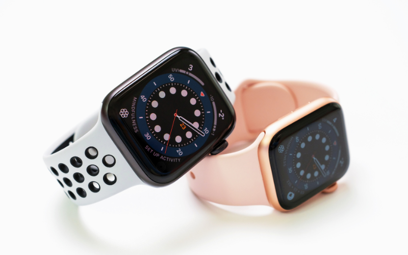 Ép kính là quy trình lắp đặt mặt kính mới cho đồng hồ Apple Watch khi mặt kính cũ bị trầy xước